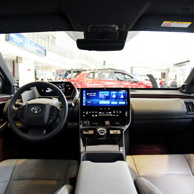 Toyota Bz4X SUV électrique personnelle à grande capacité et en rouge/bleu
