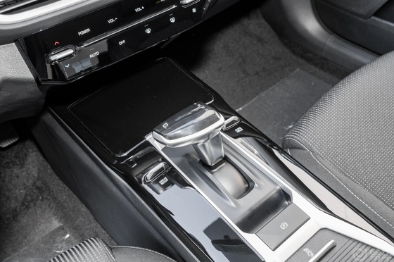 Fabriqué KIA K3 5 places SUV voitures à essence avec une capacité de réservoir de carburant de 50-80L et FWD Drive