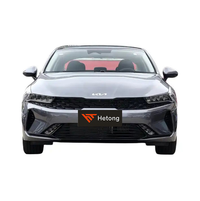 Kia K5 Sedan 4 portes 5 sièges Volant gauche Véhicules à essence 176kw Vitesse maximale 220 puissance