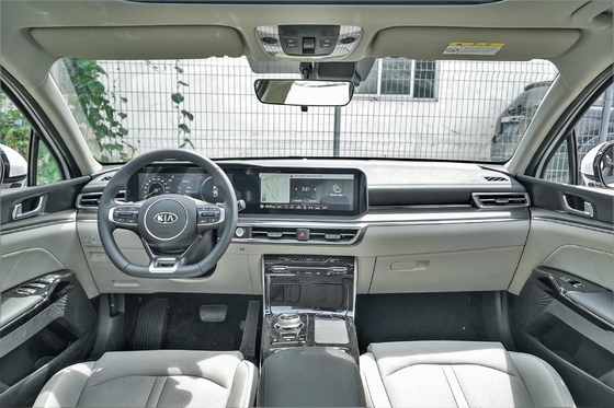 Kia K5 Sedan 4 portes 5 sièges Volant gauche Véhicules à essence 176kw Vitesse maximale 220 puissance