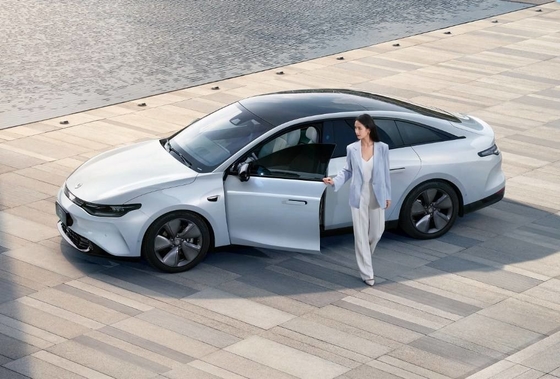 100% voiture électrique 2022 LEAPMOTOR C01 à grande vitesse à traction arrière 525KM Fabriqué avec 4 sièges