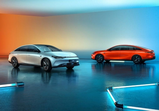 100% voiture électrique 2022 LEAPMOTOR C01 à grande vitesse à traction arrière 525KM Fabriqué avec 4 sièges
