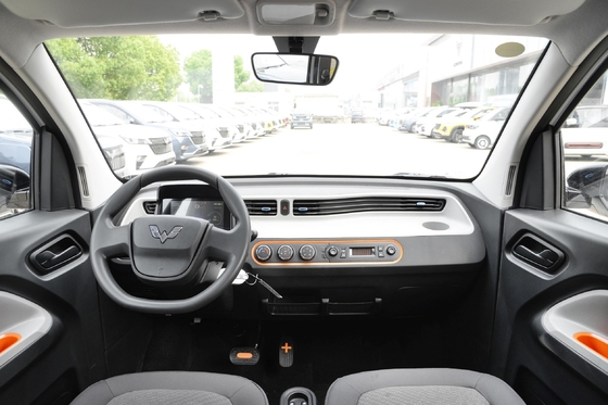 Wuling Hongguang Mini Ev avec macaron Véhicule à deux compartiments avec un intérieur spacieux