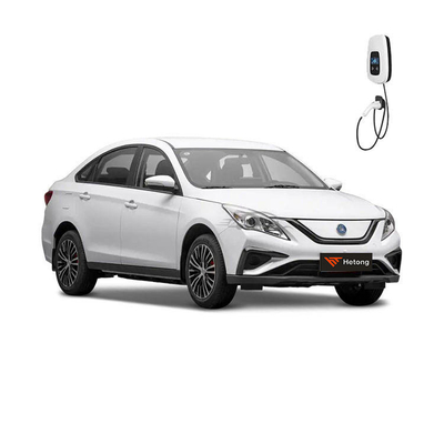 Dongfeng Fengxing S50 T1 T5 E1 M5 5 sièges 415km Pure Electric Sedan 4705*1790*1540mm