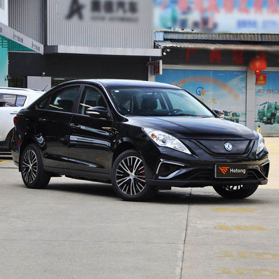Dongfeng Fengxing S50 T1 T5 E1 M5 5 sièges 415km Pure Electric Sedan 4705*1790*1540mm