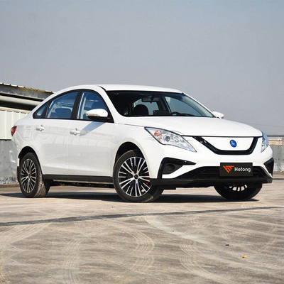 Dongfeng Fengxing S50 T1 T5 E1 M5 5 sièges 415km Pure Electric Sedan 4705*1790*1540mm