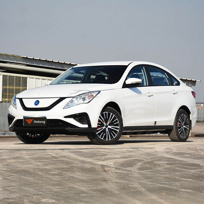 Dongfeng Fengxing S50 T1 T5 E1 M5 5 sièges 415km Pure Electric Sedan 4705*1790*1540mm