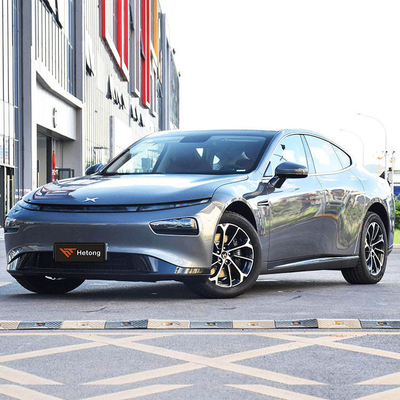 2022 Xpeng P7 586G Véhicule électrique 4 roues 5 sièges Haute vitesse Rouges/Blancs voitures chinoises