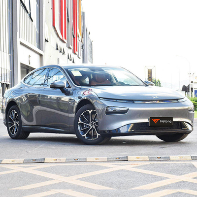 2022 Xpeng P7 586G Véhicule électrique 4 roues 5 sièges Haute vitesse Rouges/Blancs voitures chinoises