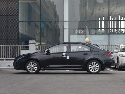 4635x1775x1470 Longueur Toyota Corolla Uz Voiture 2023 4 sièges 5 portes Berline essence essence