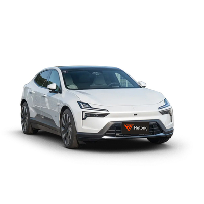 Débloquez la puissance de l' électricité pure avec la Polestar 4 Pro Plus, une autonomie de croisière de 612 km