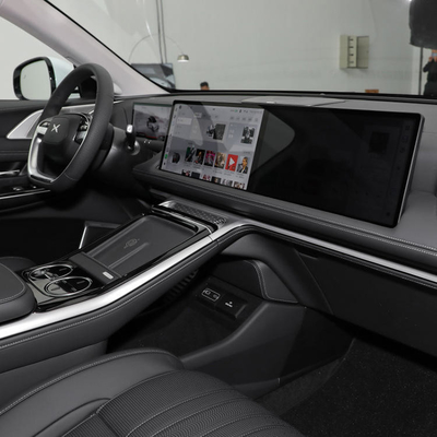 Une voiture électrique personnalisée 2024 Smart XPeng G9 EV avec une autonomie de 500 KM