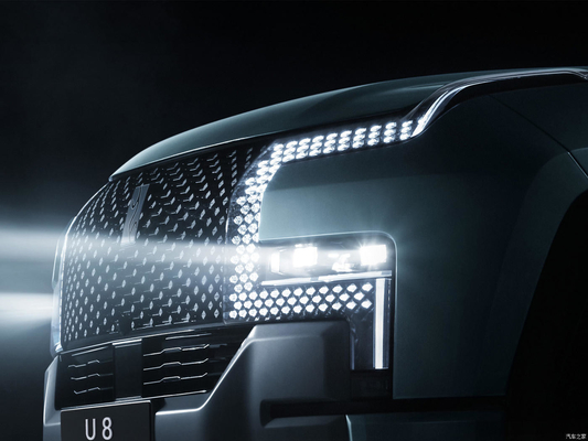 Le dépôt pour 2024 BYD Yangwang U8 Véhicule électrique à autonomie étendue rouge/bleu ou autre