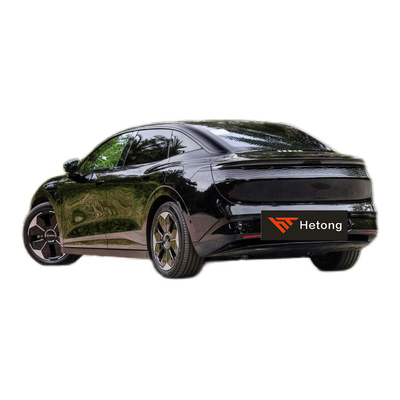 Zeekr 007 4WD à grande vitesse 4 portes 5 places voiture avec une autonomie de 870 km et 400 kW de puissance maximale